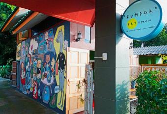 Gumpor Art Studio has Balcony rooms