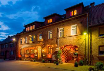 Gasthaus & Hotel Drei Lilien allows 18 year olds to book a room