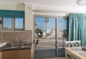 Alexandra s Apartments - Port of Zante allows 18 year olds to book a room