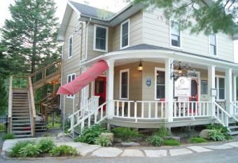Restaurant et Gite Les Passionn  s has Balcony rooms