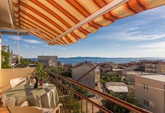 Apartments Garmaz has Balcony rooms