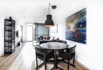 Luxury Lindargata Apartment Reykjav  k has Balcony rooms