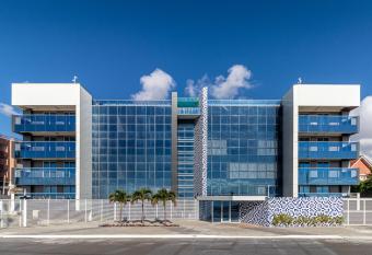 HY Beach Flats - Fernando Pessoa allows 18 year olds to book a room