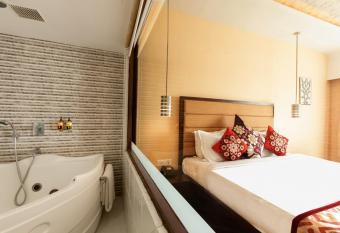 Zone Connect by The Park,Udaipur has rooms with a private hot tub