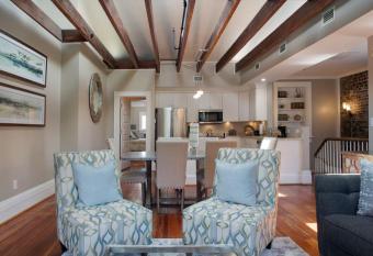 3 Bedroom Penthouse Blocks from the River has Balcony rooms