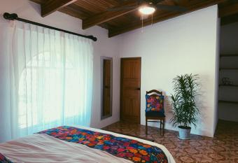 Hacienda Escondida 10min to Airport has Balcony rooms