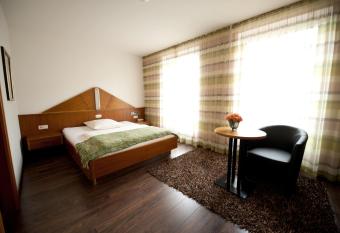 Classic Hotel Kaarst allows 18 year olds to book a room