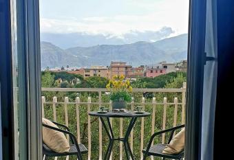 Casa Athena has Balcony rooms