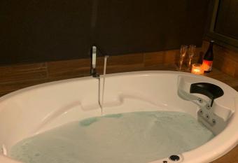 Luxury Spa Retreat with Ocean and Hinterland Views has rooms with a private hot tub