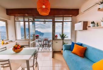 CASA CHIARINA breathtaking sea view has Balcony rooms