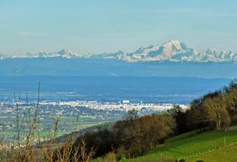 Gites Des Esselards allows 18 year olds to book a room