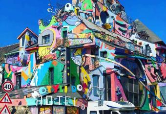 Hotel Galeria pre sebarozvoj s ubytovan  m Mot  l   dom allows 18 year olds to book a room