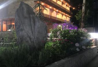 Tamerland-faraya has rooms with a private hot tub