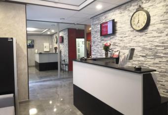 H  tel Moderne allows 18 year olds to book a room