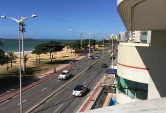 TOP DA PRAIA - 2qts, ar cond, WIFI, cozinha, garagem , completo has Balcony rooms