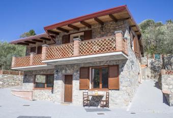 Casa Ziretto allows 18 year olds to book a room