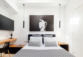 19th Century Luxury Maisonette in the Center has Balcony rooms