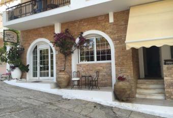 PHILOXENIA PENSION has Balcony rooms