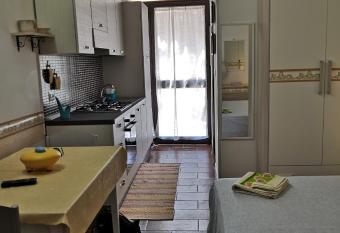 Perla Monolocale allows 18 year olds to book a room