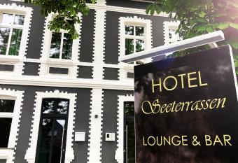 Lounge-Hotel Seeterrassen allows 18 year olds to book a room