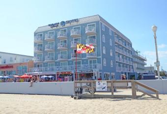 Tidelands Caribbean Boardwalk Hotel and Suites has rooms with a private hot tub