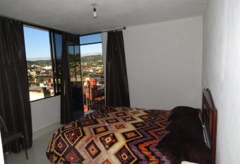 Hostal El Eden has Balcony rooms