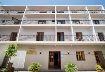 Hostal Sa Rota has Balcony rooms