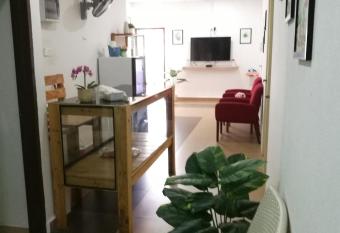 Aban Transit House has Balcony rooms