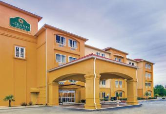 La Quinta Inn & Suites by Wyndham Atlanta-Union City allows 18 year olds to book a room