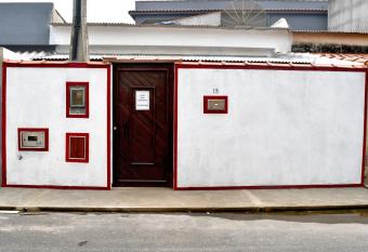 Linda casinha na Praia de Itaoca allows 18 year olds to book a room
