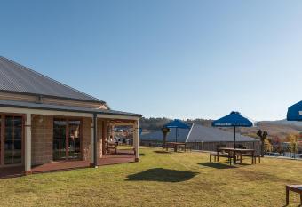Bowen Inn Motel allows 18 year olds to book a room