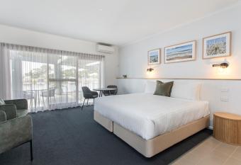 Mariners Cove at Paynesville allows 18 year olds to book a room