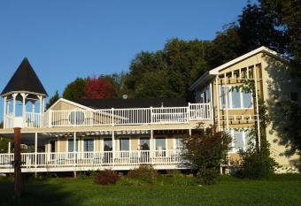 Dans Les Bras de Memphr   allows 18 year olds to book a room