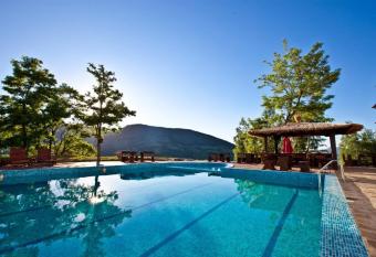 Mountain View Hotel Complex has Balcony rooms