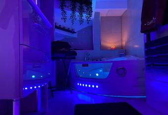 # Le 7 # Nuit  e torride, baln  o, tantra Mulhouse centre allows 18 year olds to book a room