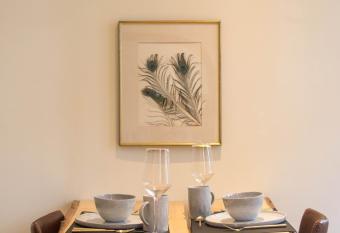 Deur6 allows 18 year olds to book a room