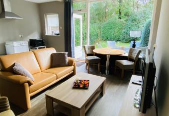 Bosvakantie Veluwe - Huisje 54, Hoefbos, Otterlo allows 18 year olds to book a room