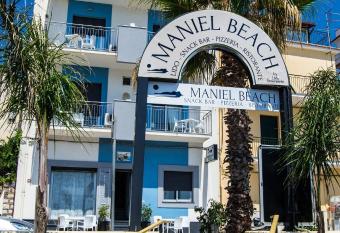 Maniel Beach Hotel has Balcony rooms