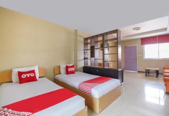 OYO 762 Chompoo allows 18 year olds to book a room