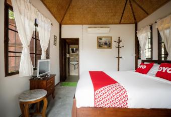OYO 766 Zompo Baan Din Resort allows 18 year olds to book a room