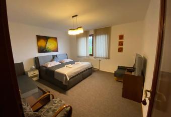 Brezno 2 izbovy Apartman Sabi has Balcony rooms