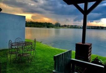 Loch Athlone Overnight Accommodation has Balcony rooms