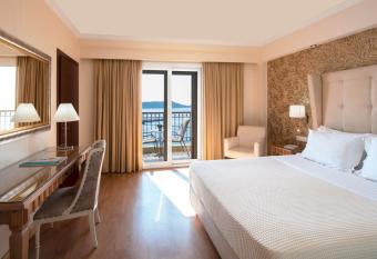 Karalis City Hotel has Balcony rooms