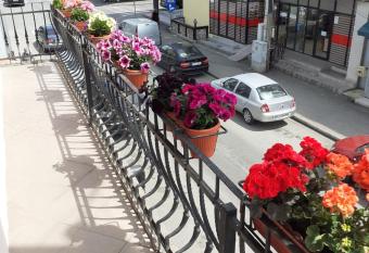 Apartament David has Balcony rooms