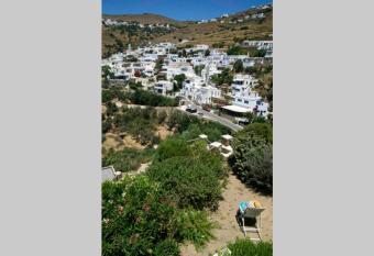 Tinos, Triandaros. Cycladic House with an Amazing View has rooms with a private hot tub