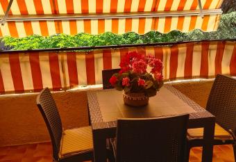 vacances    la plage allows 18 year olds to book a room