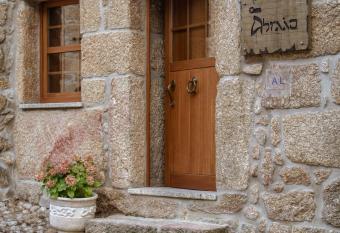 Casa Abraao allows 18 year olds to book a room