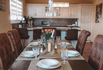 FeWo Golden Palace allows 18 year olds to book a room