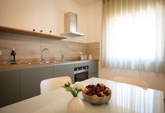 Casa Vacanza Barone has rooms with a private hot tub