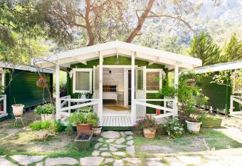 Lukkies Lodge Cirali has Balcony rooms